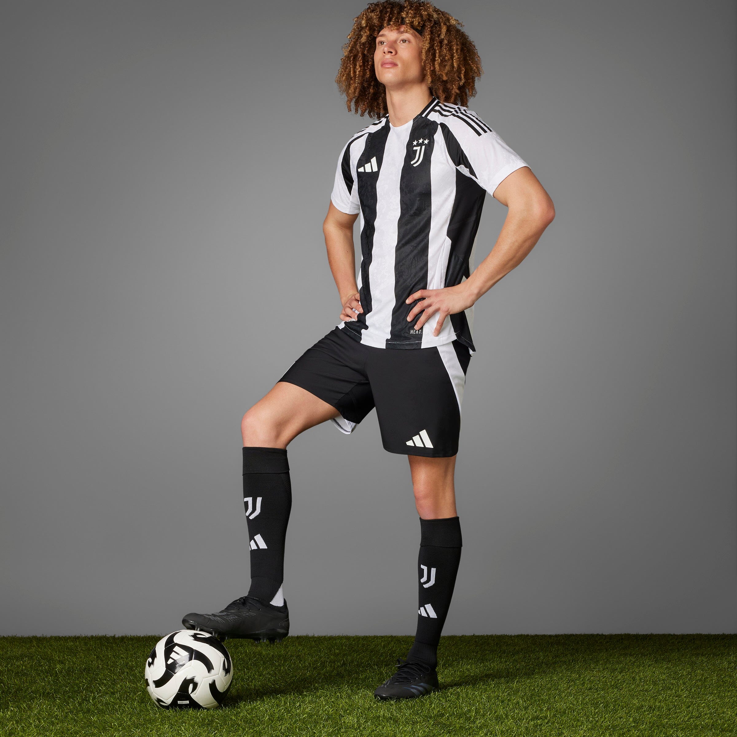 Juventus 24/25 Home Authentic Jersey (IT6056) - Image 13