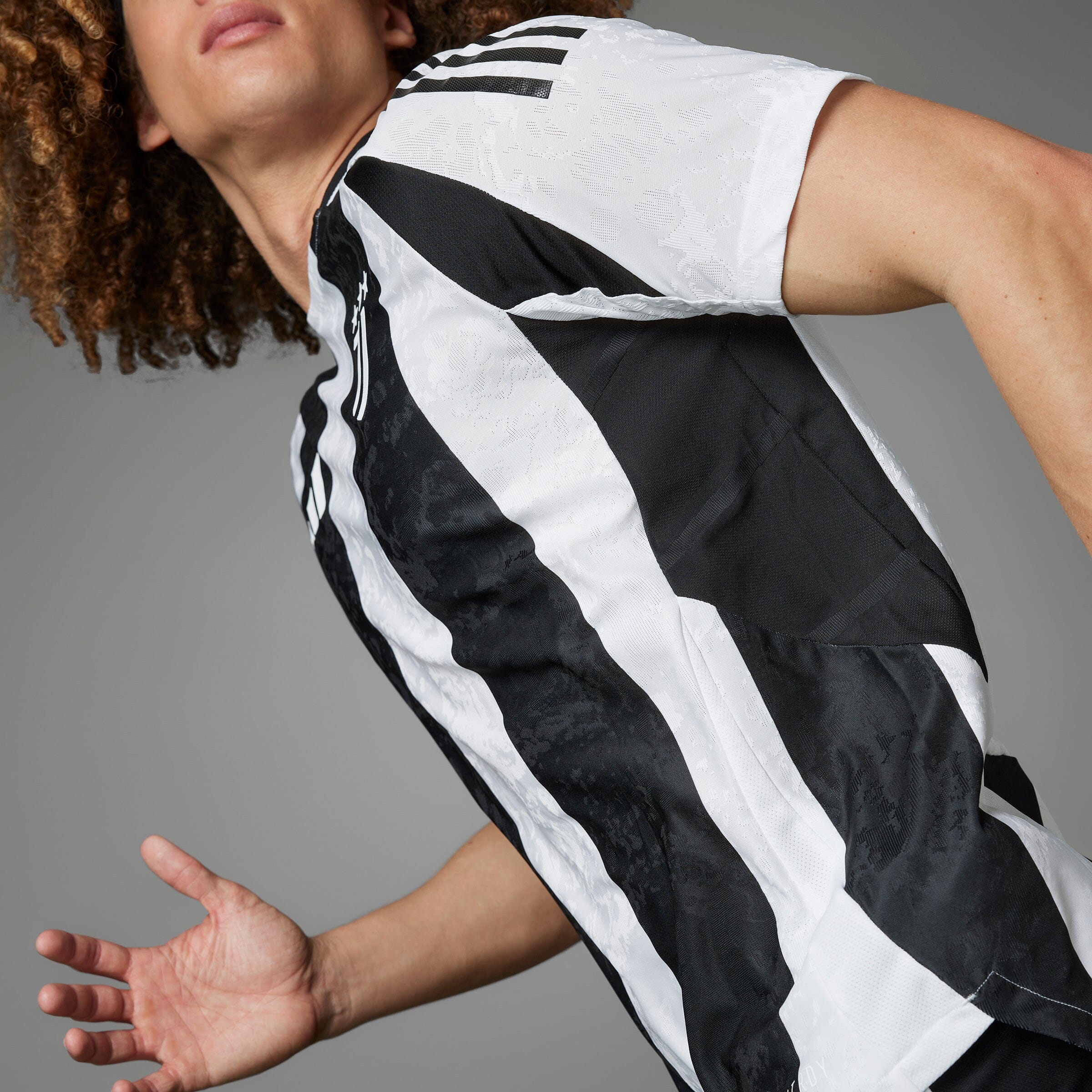 Juventus 24/25 Home Authentic Jersey (IT6056) - Image 7