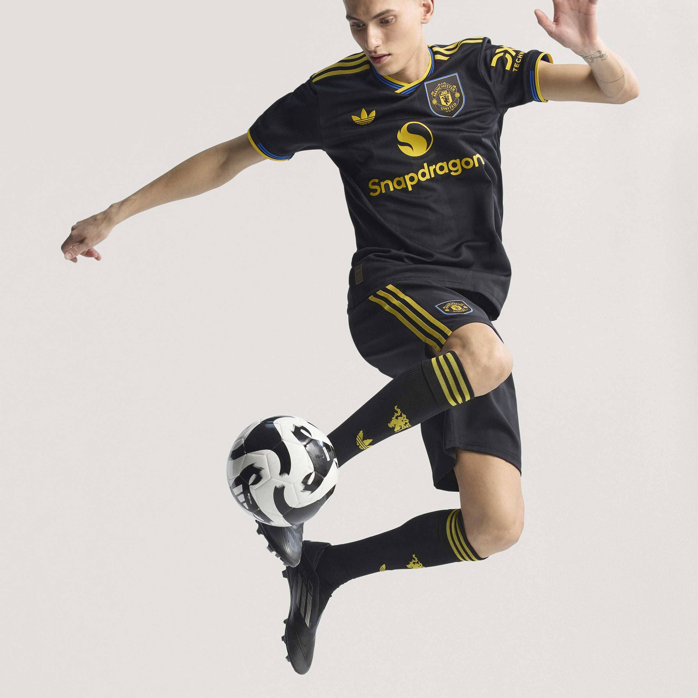 Manchester United 25/26 Third Authentic Jersey (JI7419) - Image 13