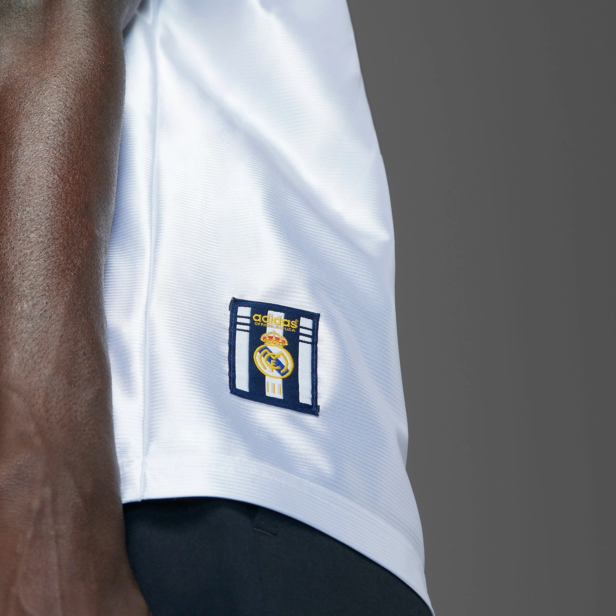 Real Madrid 1999/2000 Home Jersey - Special Edition (JJ3801) - Image 14