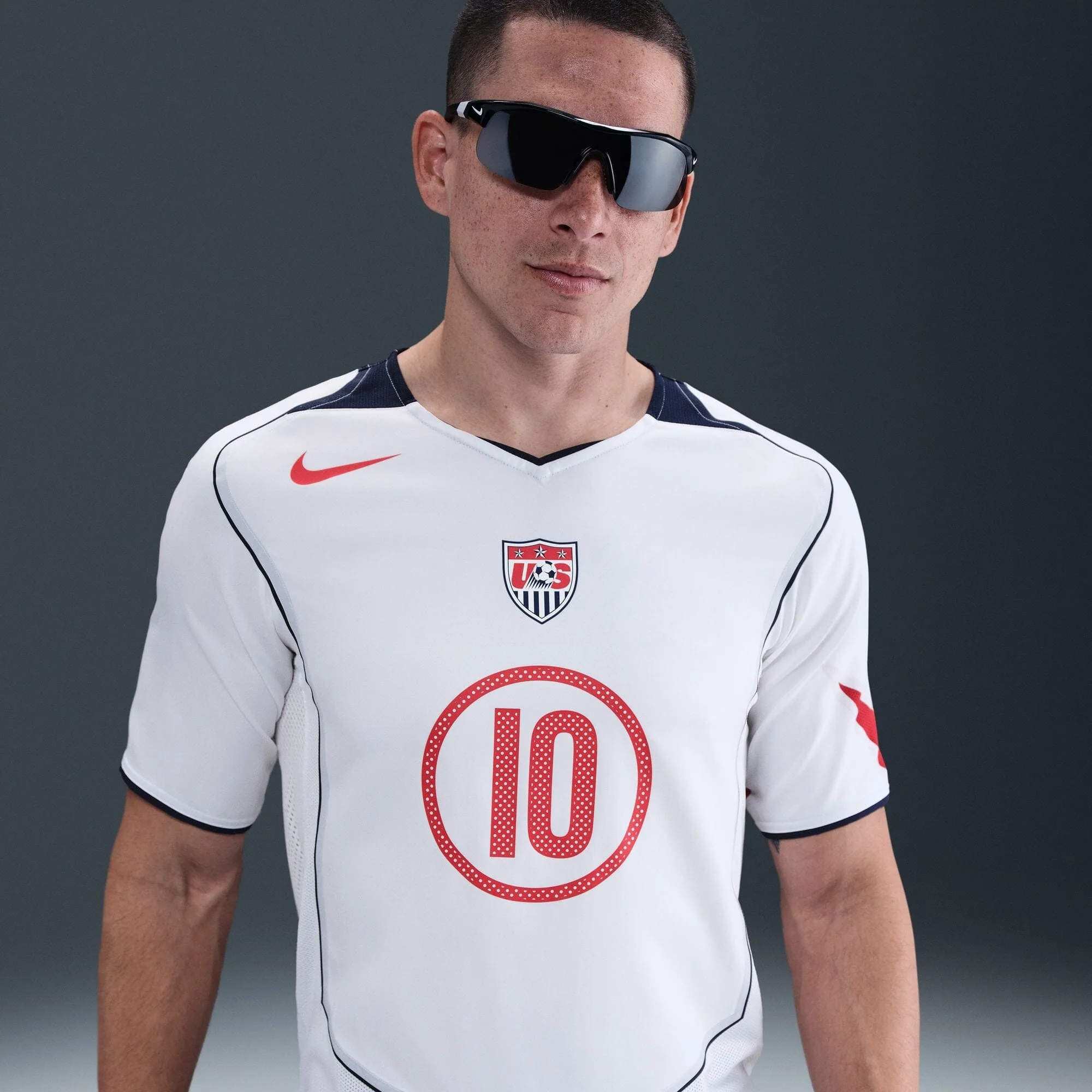USA 2004 Total 90 Reissue Jersey #Donovan10 (IF2944-100) - Image 9